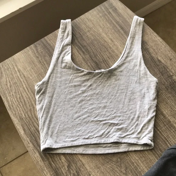Elegant Black and Gray Women's Crop Tops - Picture 5 of 5